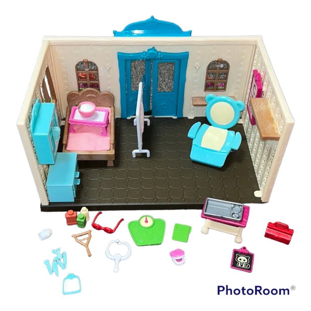 Lil Woodzeez Health Clinic Set